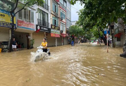 Nguyen nhan khien nha pho ha noi thuong xuyen bi ngap khi mua lon